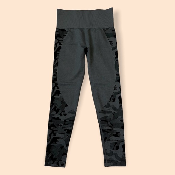 ZYIA Gray Camo Performance Legging - Picture 3 of 9